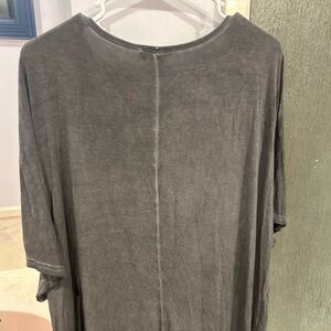 Umgee Charcoal Short Sleeve Tee